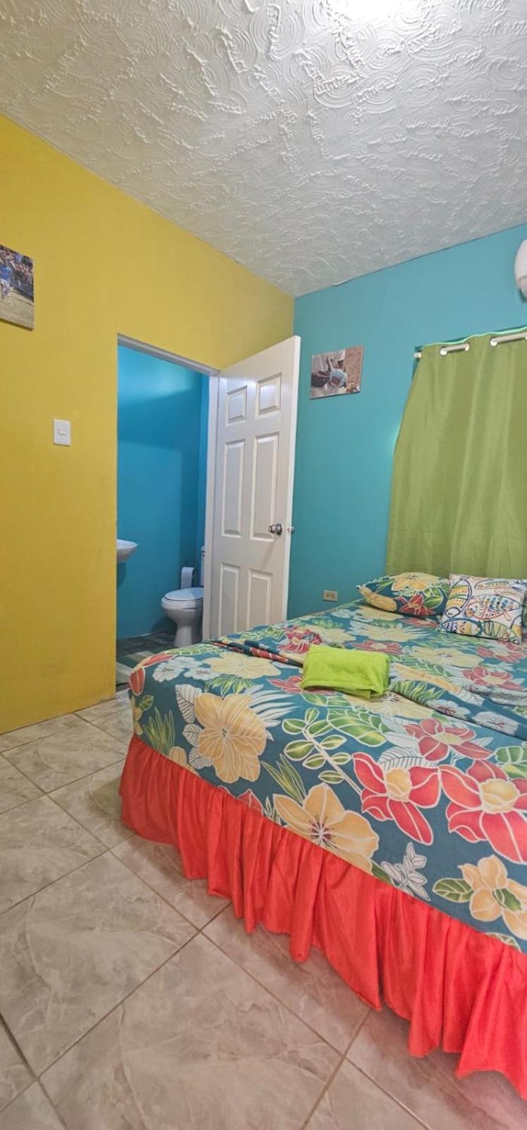 Fish Tobago Guesthouse Or Joy And Brandon Guesthouse Buccoo Номер фото