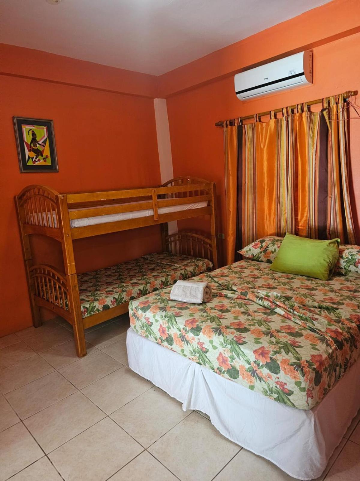 Fish Tobago Guesthouse Or Joy And Brandon Guesthouse Buccoo Номер фото