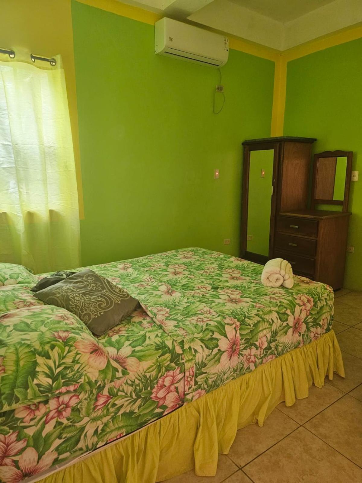 Fish Tobago Guesthouse Or Joy And Brandon Guesthouse Buccoo Номер фото