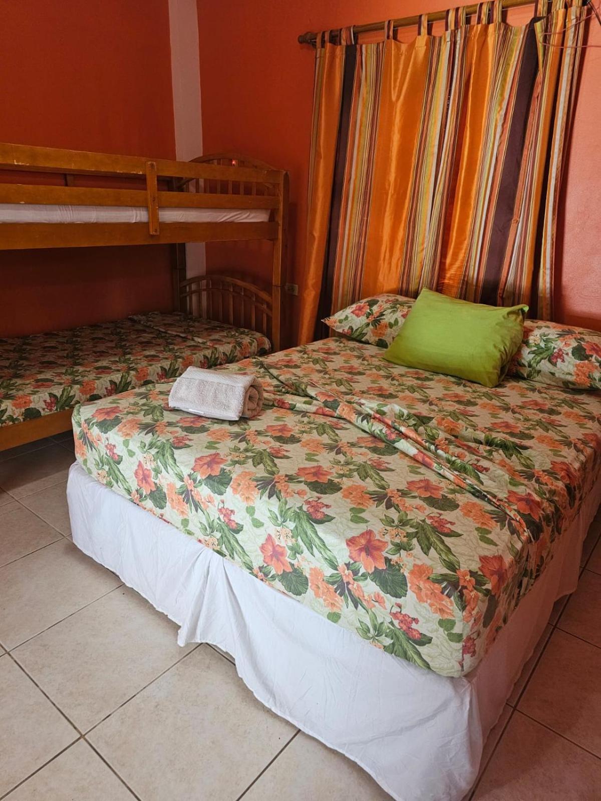 Fish Tobago Guesthouse Or Joy And Brandon Guesthouse Buccoo Номер фото